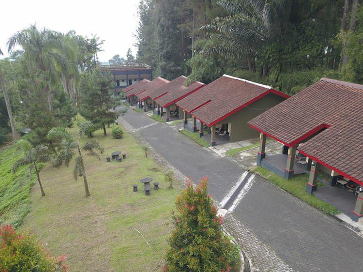 Surya Hotel & Resort Baturraden Buitenkant foto