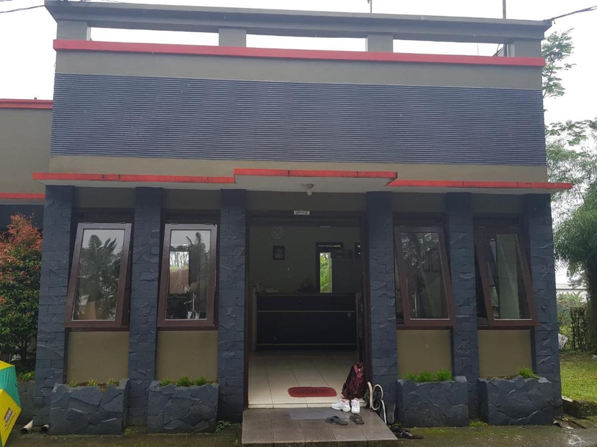 Surya Hotel & Resort Baturraden Buitenkant foto